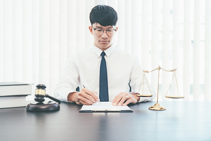 hukum kontrak di Indonesia